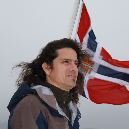 Richard Arellano Photo 33