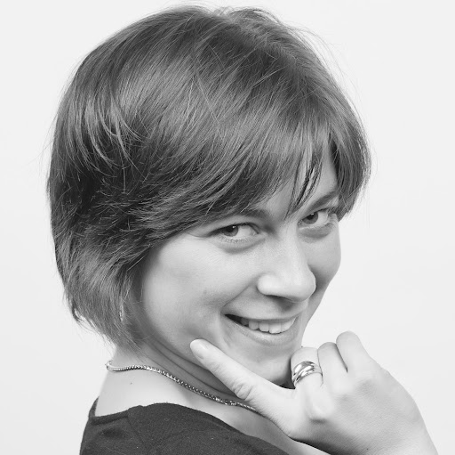 Sarah Milton Photo 34