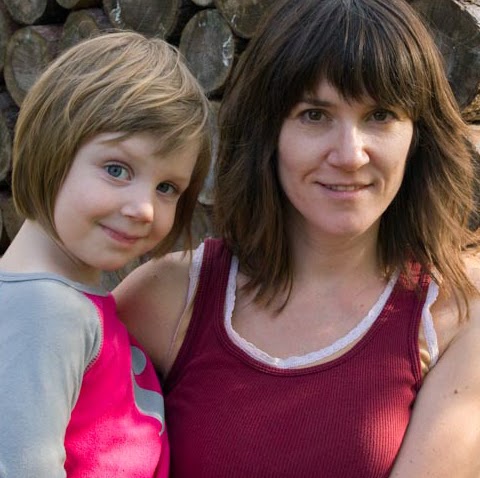 Julie Stark Photo 45