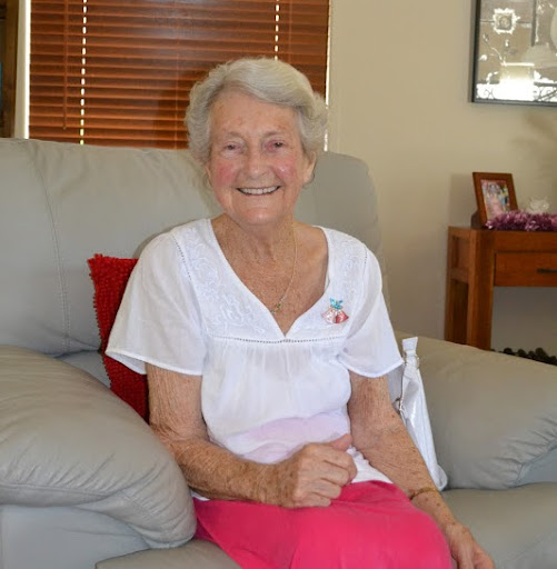Shirley Lindsay Photo 19