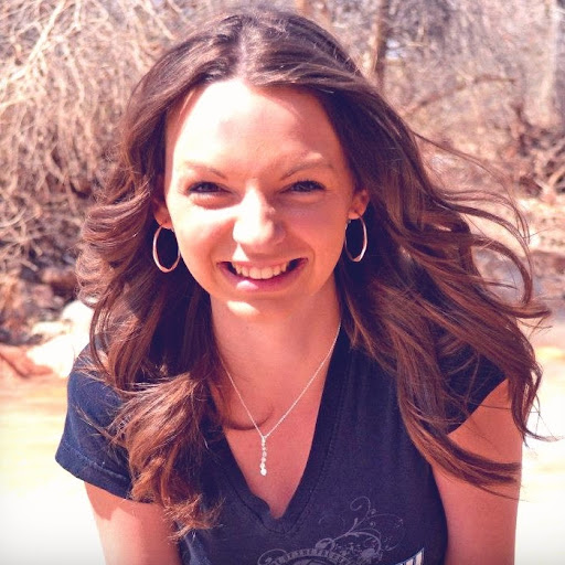 Chelsea Bates Photo 30