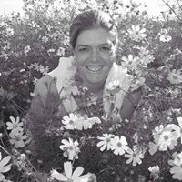 Michelle Arnold Photo 14