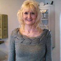 Gina Lloyd Photo 16