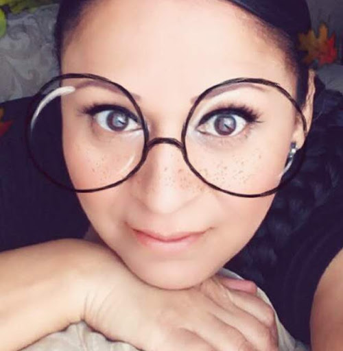 Isabel Flores Photo 25