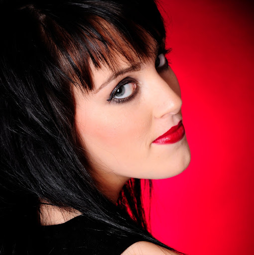 Emma Farrell Photo 20