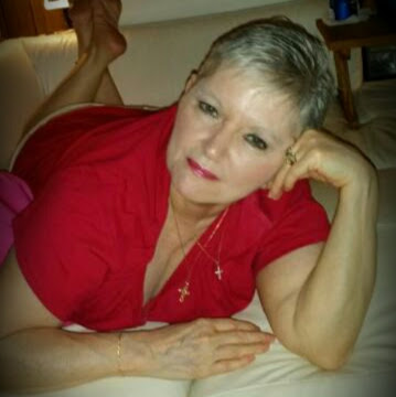 Linda Garland Photo 18