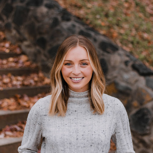 Victoria Dyer Photo 24