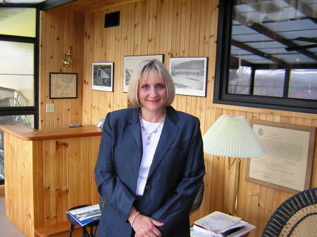 Linda Tucker Photo 30