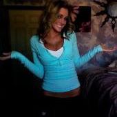 Sara Holmes Photo 34
