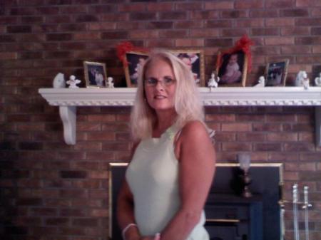 Linda Dixon Photo 12