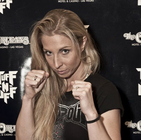 Lindsay Jones Photo 17