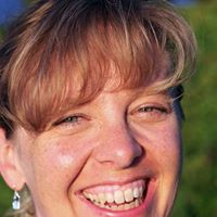 Julie Roberts Photo 23