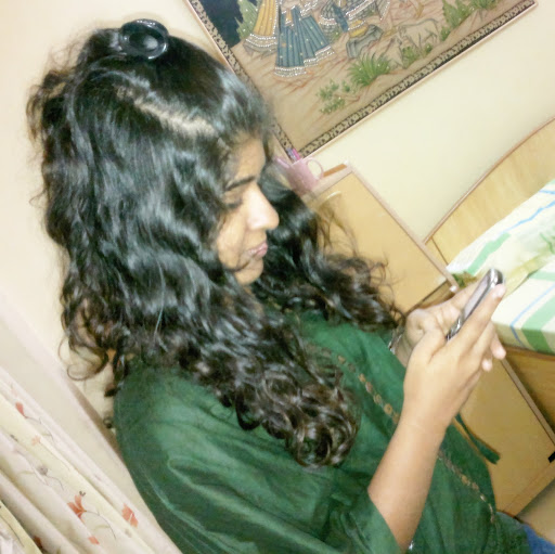 Renee Gomes Photo 26