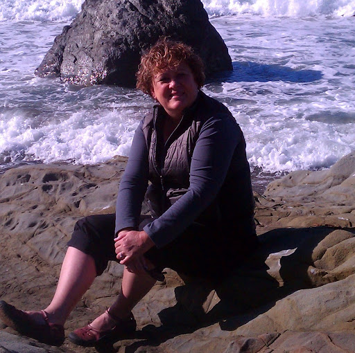 Maureen Thompson Photo 16