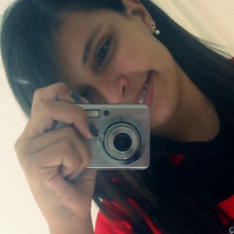 Evelyn Andrade Photo 30