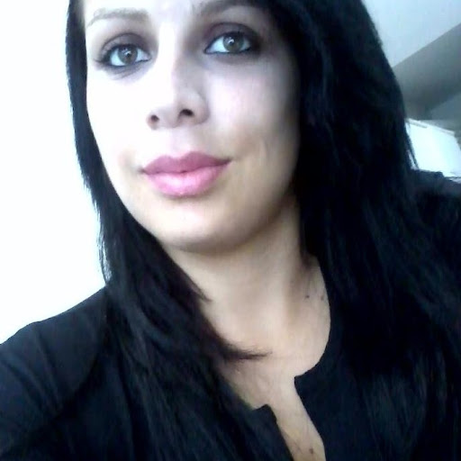 Michele Flores Photo 5