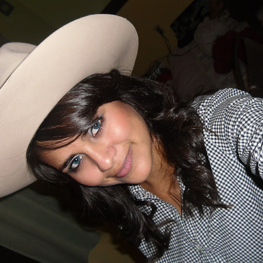 Elizabeth Quezada Photo 34