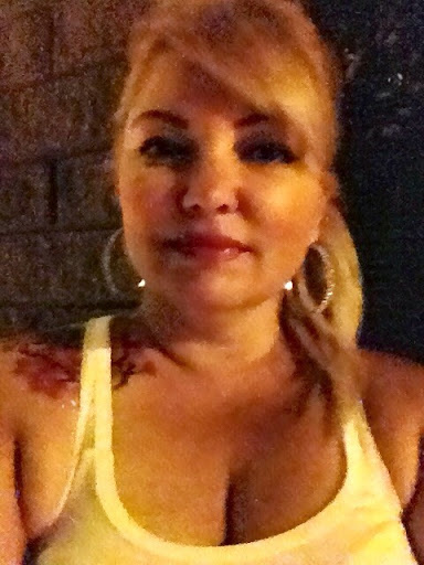 Elizabeth Vasquez Photo 16