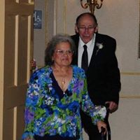Laurie Hogan Photo 19
