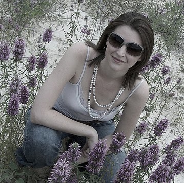 Erin Tucker Photo 31