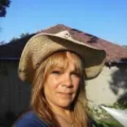 Julie Gustafson Photo 15