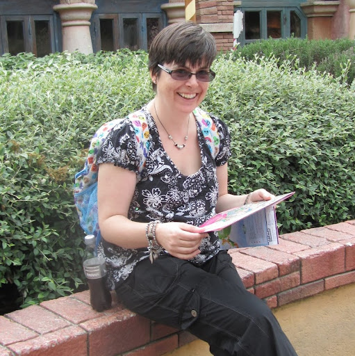 Lynn May Photo 33