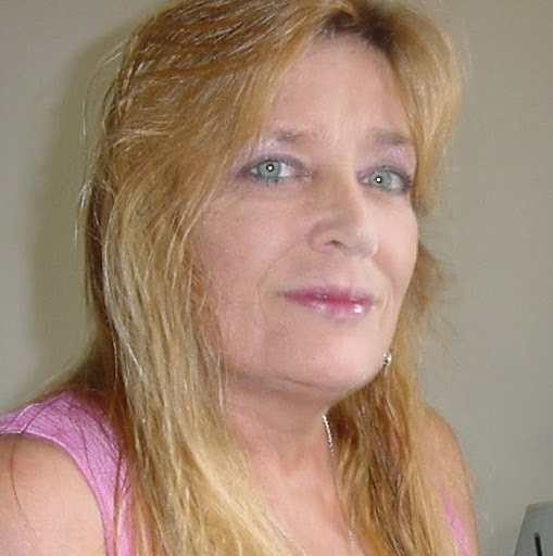 Laura Nix Photo 14