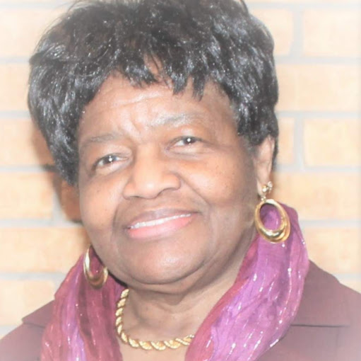 Maxine Edwards Photo 31