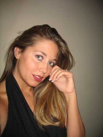 Allison Winters Photo 22