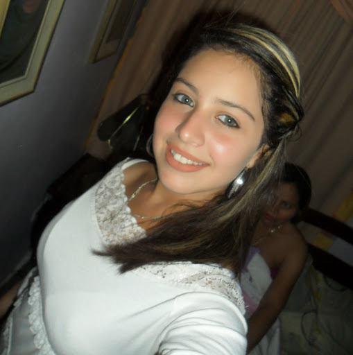 Reina Gonzalez Photo 17