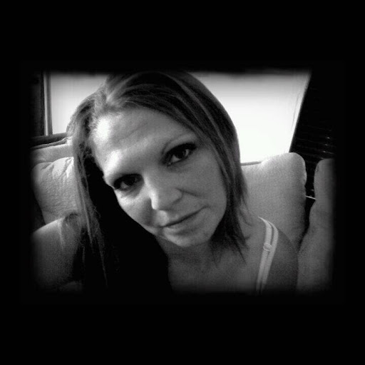 April Holmes Photo 26
