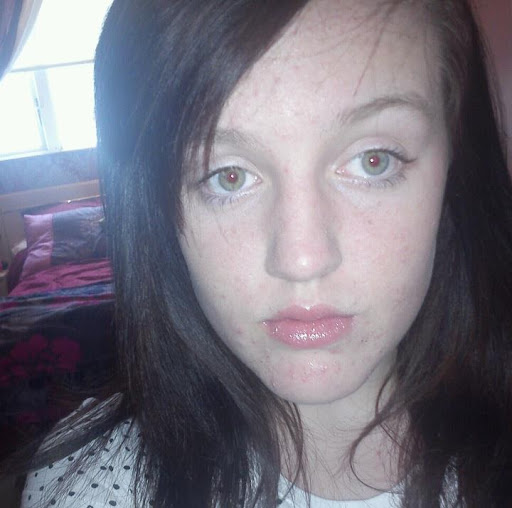 Beth Davies Photo 17