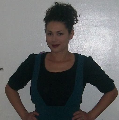 Julie Saunders Photo 33