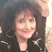 Caroline Hamilton Photo 7