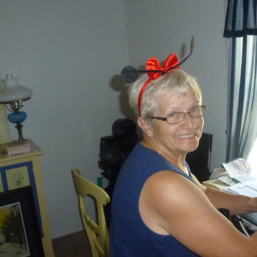 Linda Carpenter Photo 44