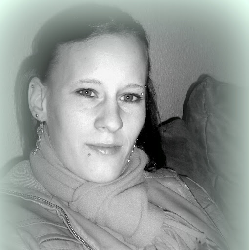 Jennifer Thiel Photo 28