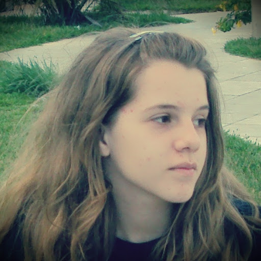 Julia Werner Photo 3