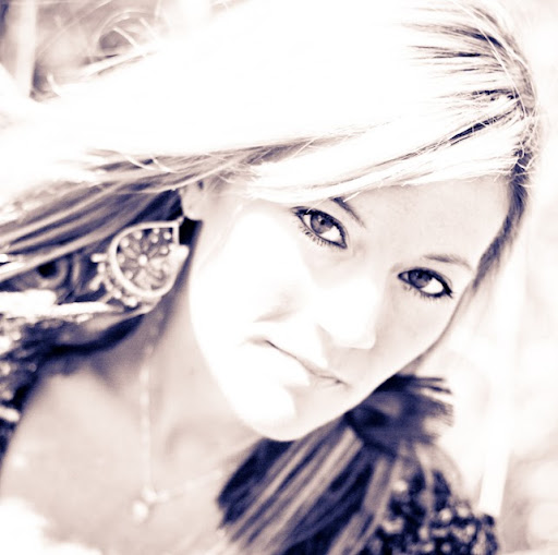 Rebecca Lange Photo 32