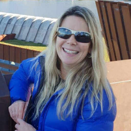 Kelli Lowe Photo 6