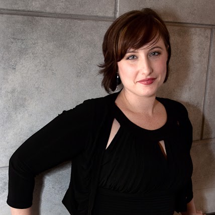 Beth Little Photo 19