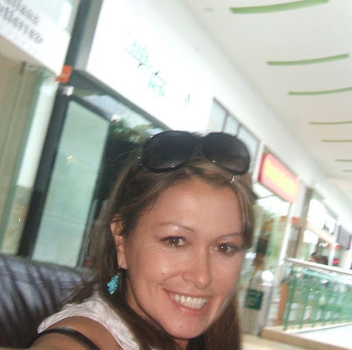 Elizabeth Harker Photo 12