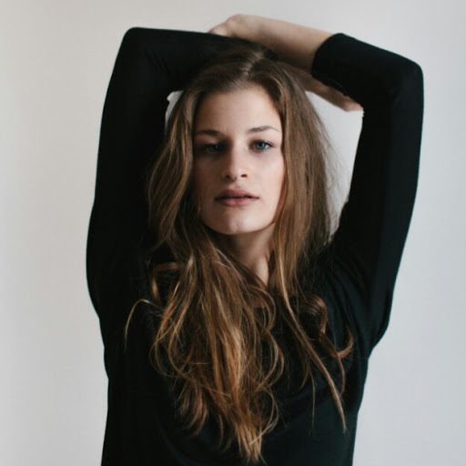 Emily Skinner Photo 13