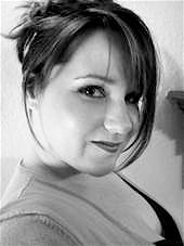 Jennifer Coates Photo 17