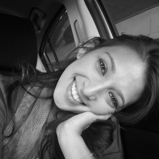 Michelle Oakes Photo 9