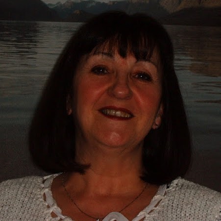 Christine Knowles Photo 17