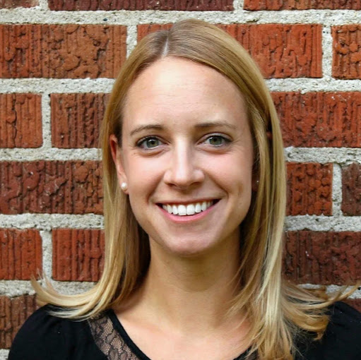 Anna Roach Photo 27