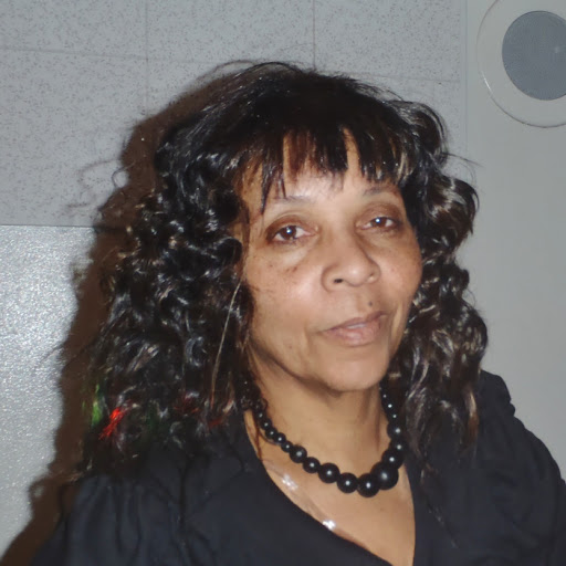 Leslie James Photo 15