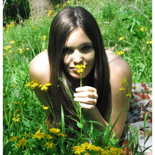 Anna Hall Photo 26