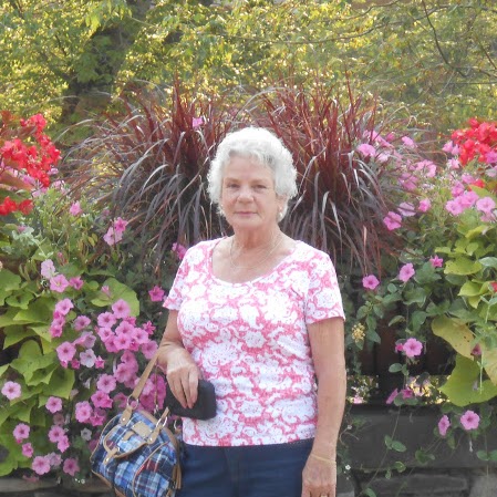 Elizabeth Oswald Photo 36