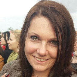 Julia Lindner Photo 24